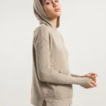 Megztinis su gobtuvu "FIONA"