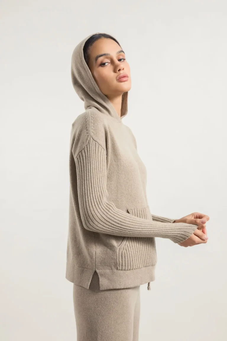 Megztinis su gobtuvu "FIONA"